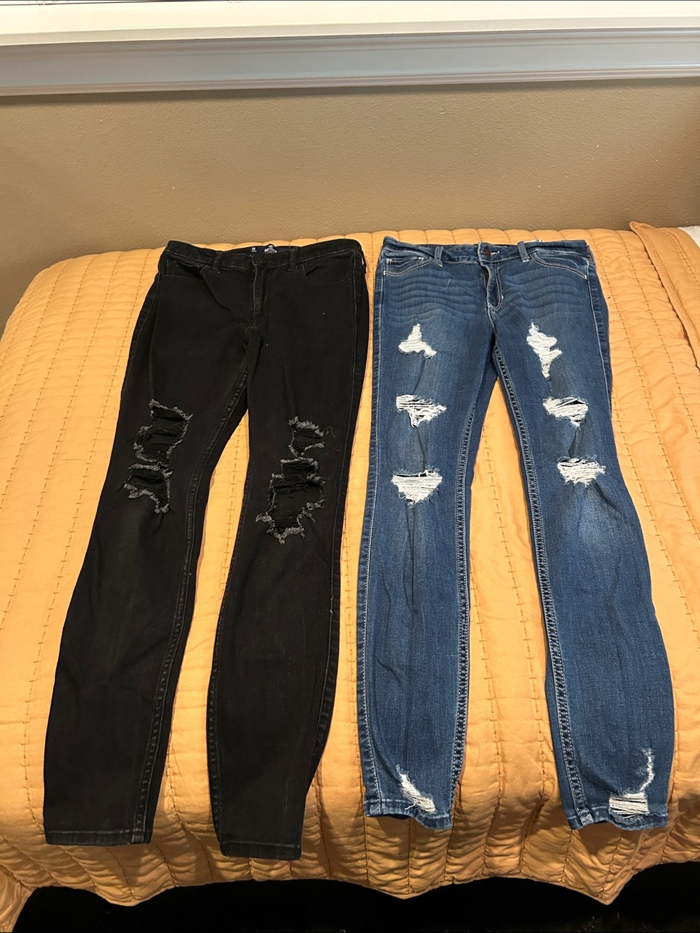 Hollister Women's Skinny Jeans Pack - Black & Blue Distressed Size 5